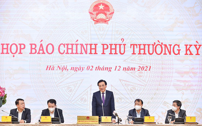 Bộ trưởng, Chủ nhiệm Văn phòng Chính phủ Trần Văn Sơn, Người phát ngôn của Chính phủ, chủ trì họp báo. (Ảnh: VGP)