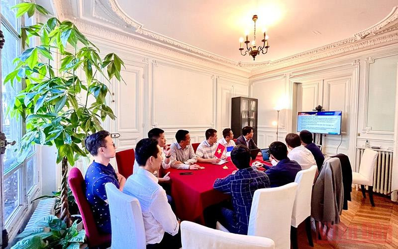 Các chuyên gia tham dự Hội thảo tại đầu cầu tại Pháp. 