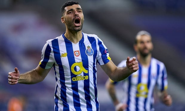 M. Taremi mở tỷ số cho Porto ngay phút thứ 2.