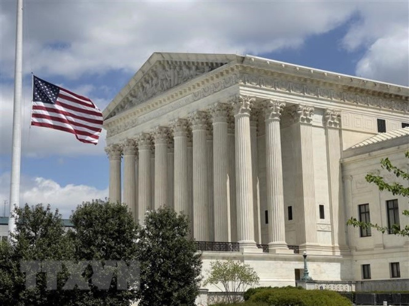 Quang cảnh bên ngoài Tòa án tối cao Mỹ ở Washington DC.. (Ảnh: AFP/TTXVN)