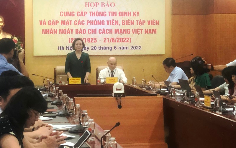 Bộ trưởng Nội vụ Phạm Thị Thanh Trà trả lời báo chí.