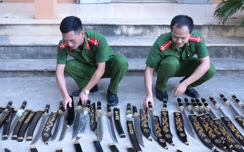 Công an phát hiện, thu giữ đao, kiếm gửi qua đường bưu điện.