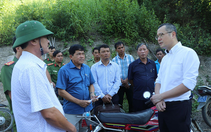 Đồng chí Phạm Đại Dương, Bí thư tỉnh ủy, Chủ tịch UBND tỉnh Phú Yên trực tiếp kiểm tra, chỉ đạo xử lý vụ phá rừng.