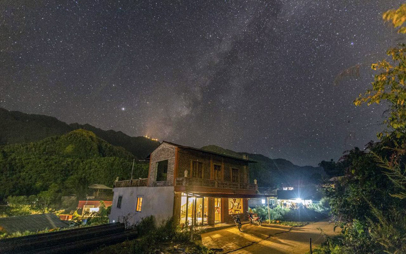 Bầu trời sao trên đỉnh Fansipan (Ảnh: CTV)