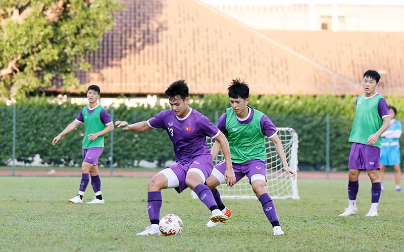 Đội tuyển Việt Nam tập luyện với quyết tâm có ba điểm trước Campuchia. Ảnh: VFF