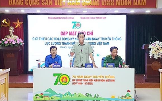 Đại diện Ban Tổ chức giới thiệu các thông tin đợt về đợt hoạt động cao điểm kỷ niệm 70 năm Ngày truyền thống lực lượng Cựu TNXP Việt Nam.