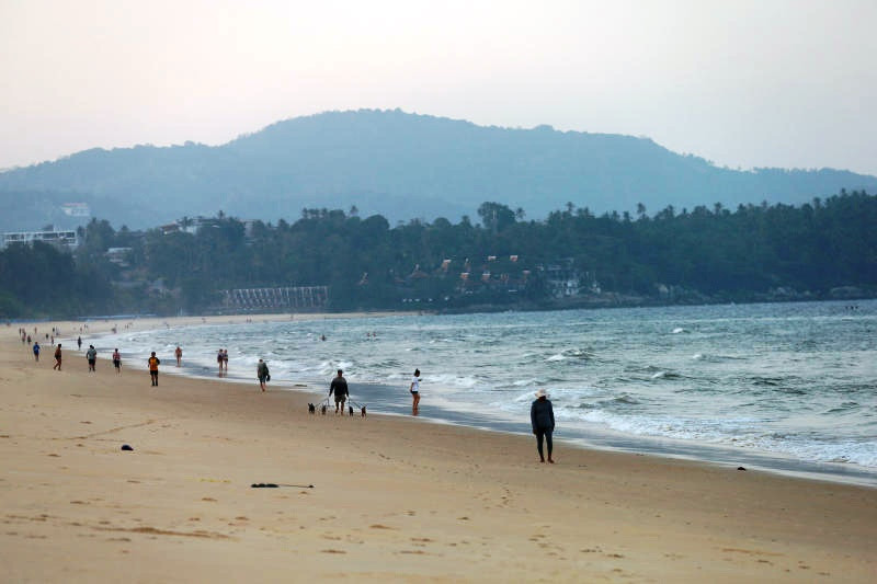 Bãi biển vắng du khách quốc tế tại Phuket, Thái Lan. (Ảnh: Bưu điện Bangkok)