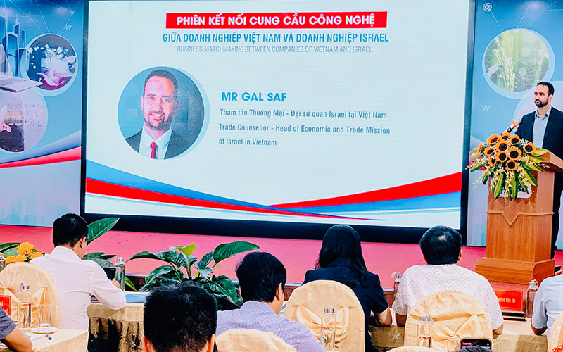 Tham tán Thương mại Đại sứ quán Israel tại Việt Nam Gal Saf giới thiệu về các doanh nghiệp công nghệ của Israel.