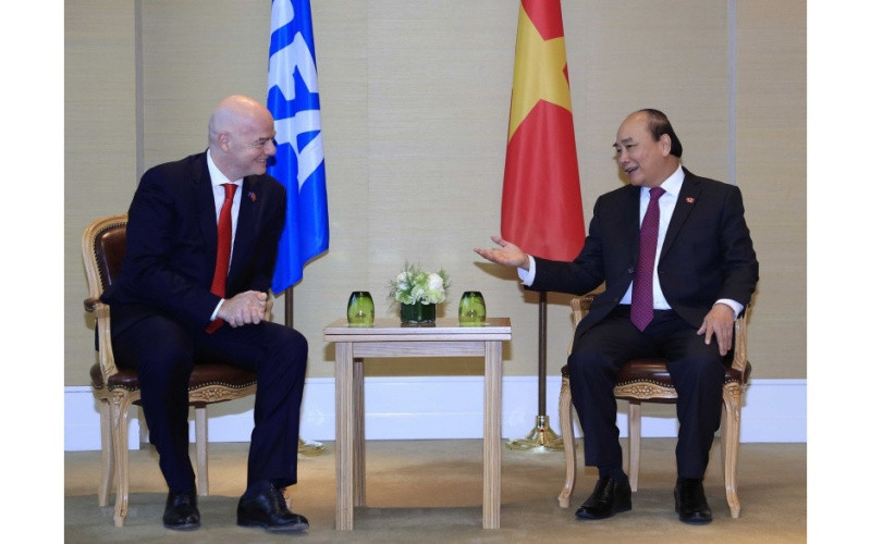 Chủ tịch nước Nguyễn Xuân Phúc tiếp Chủ tịch Liên đoàn Bóng đá Thế giới Gianni Infantino. (Ảnh: Thống Nhất/TTXVN)
