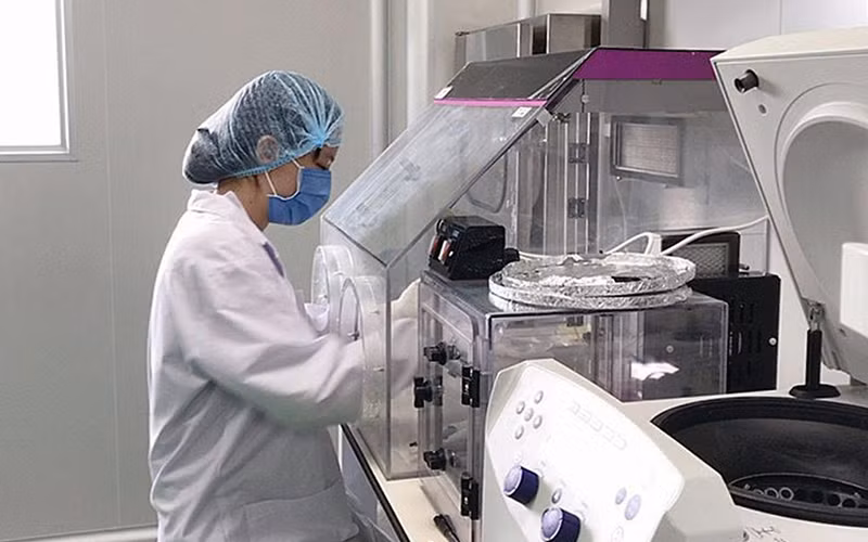 Xét nghiệm mẫu hài cốt liệt sĩ tại Trung tâm giám định ADN thuộc Viện Công nghệ sinh học (Viện Hàn lâm Khoa học và Công nghệ Việt Nam). Ảnh: mai lan