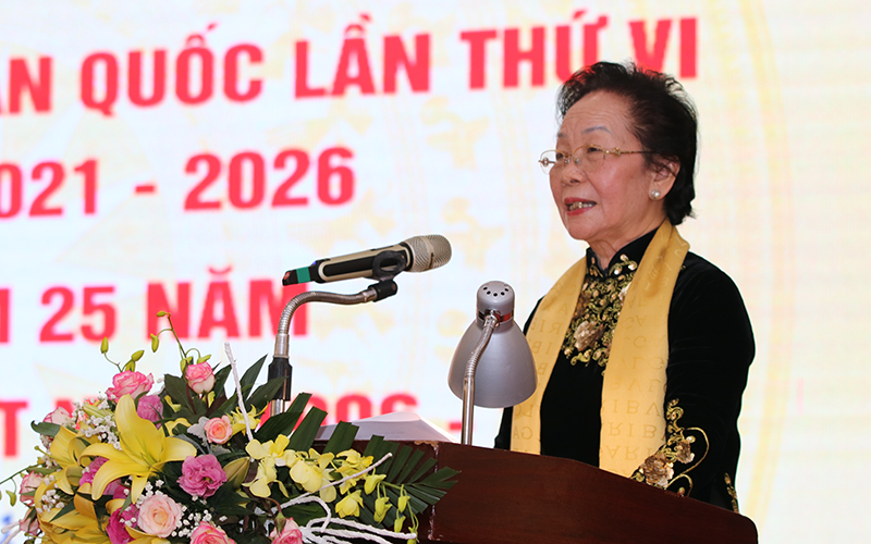GS.TS Nguyễn Thị Doan, nguyên Phó Chủ tịch nước, Chủ tịch Hội Khuyến học Việt Nam khóa V phát biểu khai mạc Đại hội đại biểu toàn quốc Hội Khuyến học Việt Nam lần thứ V. (Ảnh: TA)
