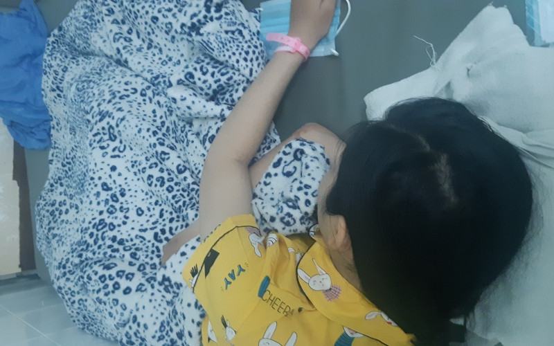 Nữ sinh Y. đang điều trị bệnh viện.