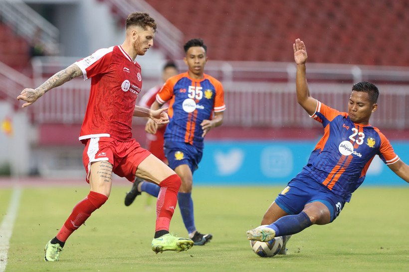 Ngoại binh Geovane ghi cú đúp chỉ trong 3 phút. (Ảnh: VFF)