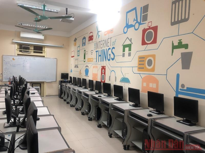 Phòng Tin học của Trường tiểu học Trần Quốc Toản (Hoàn Kiếm, Hà Nội)