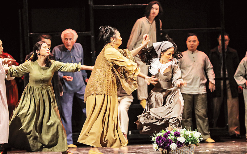 Nhạc kịch Những người khốn khổ của VNOB.