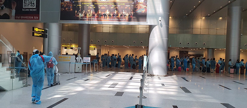 Các công dân được đưa về khu vực cách ly.