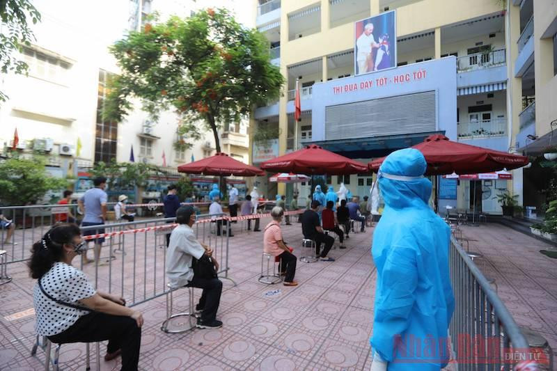 Hà Nội thần tốc xét nghiệm truy vết trên toàn quận Hai Bà Trưng