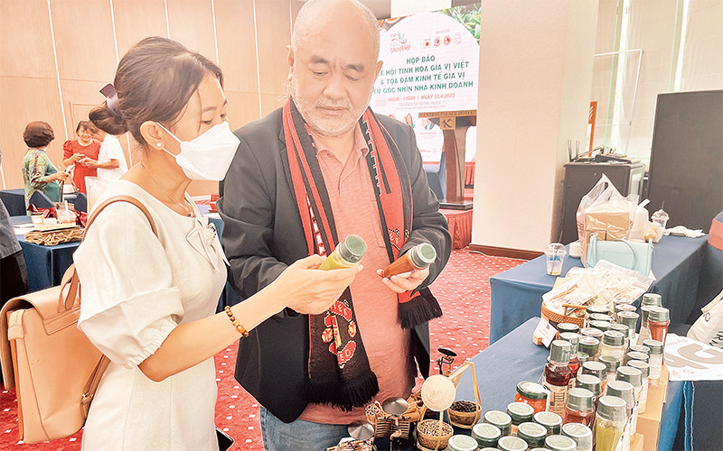 Nhiều sản phẩm xuất khẩu của Công ty Dh Foods được đưa về “sân nhà” để chinh phục khách hàng trong nước.