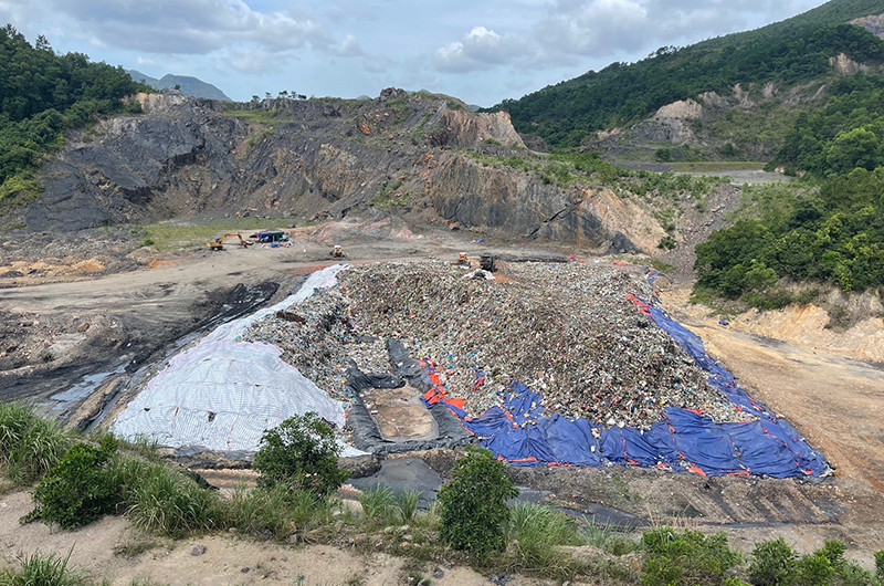 Bãi lưu chứa rác theo phương án cấp bách của TP Hạ Long.