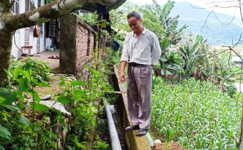 Một công trình kênh dẫn nước tại xã Bộc Bố, huyện Pác Nặm do công ty quản lý bị hư hỏng nhưng sửa chữa tạm bợ trong thời gian qua.