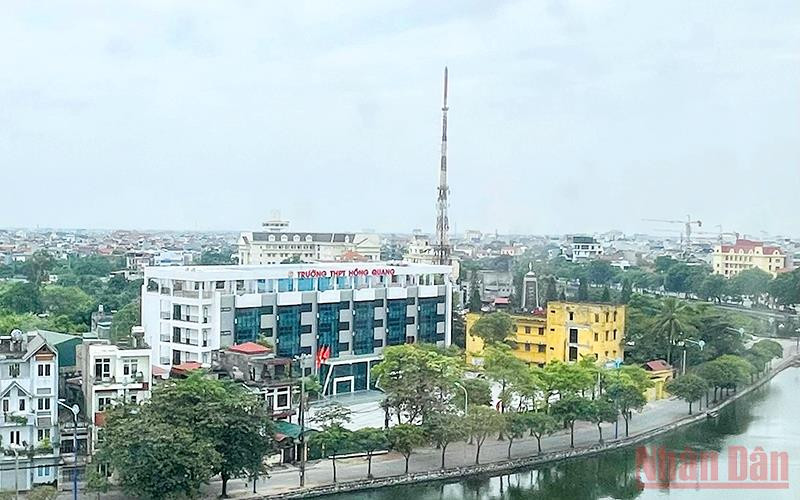 Trường trung học phổ thông Hồng Quang (thành phố Hải Dương).