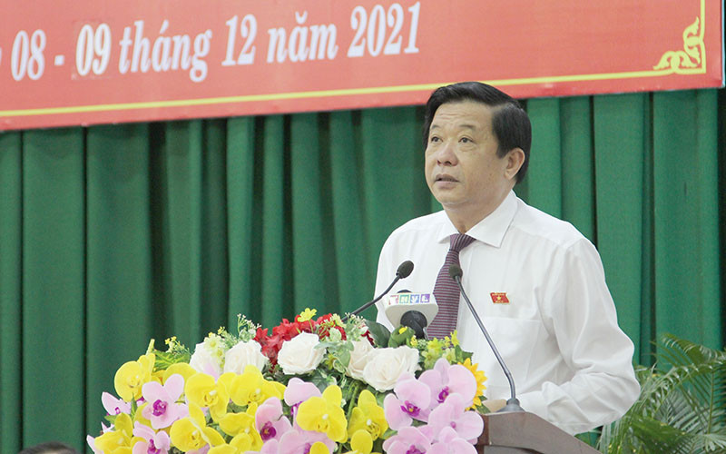 Bí thư Tỉnh uỷ Vĩnh Long Bùi Văn Nghiêm phát biểu khai mạc kỳ họp sáng 8/12. (Ảnh: Bá Dũng)