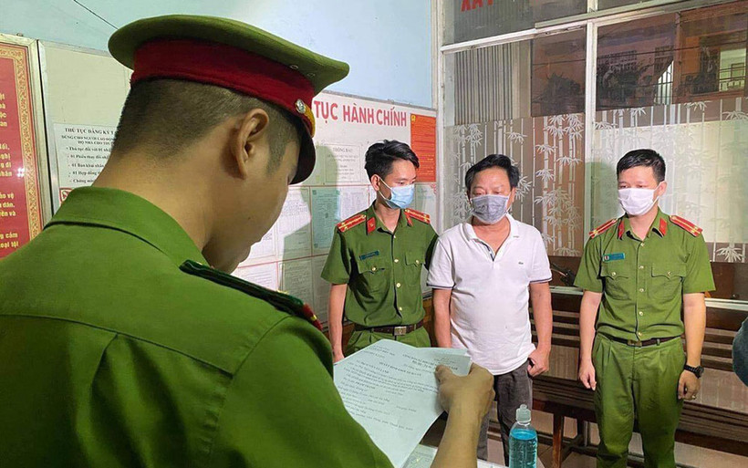 Cơ quan cảnh sát điều tra Công an thành phố Đà Nẵng đọc lệnh bắt tạm giam đối tượng Phạm Thanh.