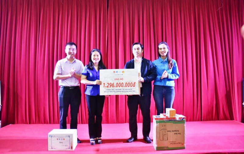 Tuổi trẻ Thủ đô hướng về miền trung ruột thịt