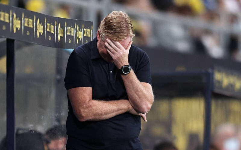 Dáng vẻ đau khổ của Koeman trong trận hòa 0-0 trước Cadiz. (Ảnh: FC Barcelona)