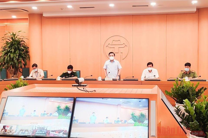 Ban Chỉ đạo về công tác phòng, chống dịch bệnh Covid-19 thành ph Hà Nội họp trực tuyến với các đơn vị.