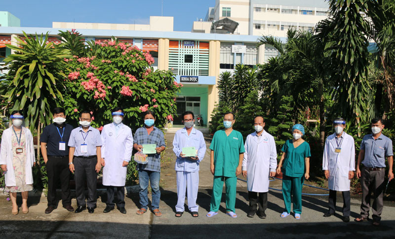 Những bệnh nhân mắc Covid-19 nặng được Tiền Giang chữa trị thành công đã xuất viện.