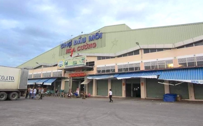 Chợ đầu mối Hoà Cường, nơi BN 987 buôn bán.