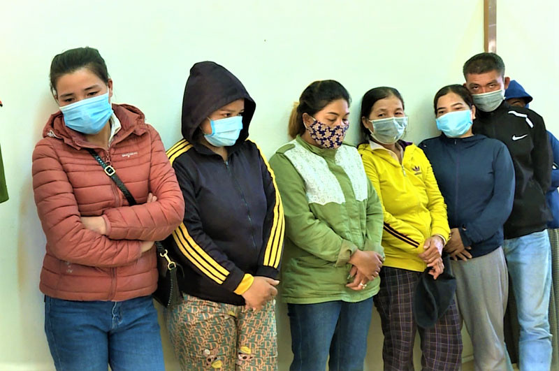 Các đối tượng tổ chức và tham gia đánh bạc tại Công an TP Buôn Ma Thuột.