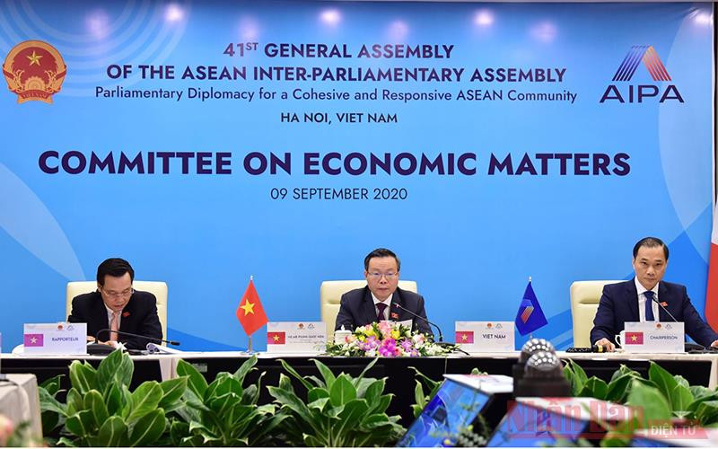 Hội nghị Ủy ban Kinh tế được tiến hành theo hình thức trực tuyến. Ảnh: DUY LINH