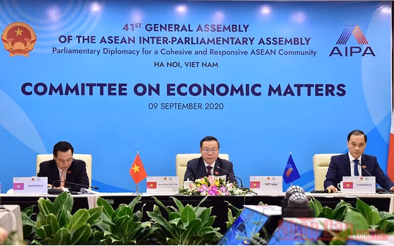 Hội nghị Ủy ban Kinh tế được tiến hành theo hình thức trực tuyến. Ảnh: DUY LINH