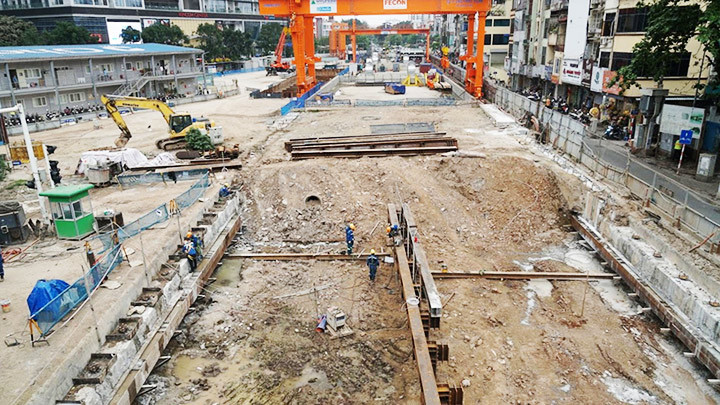 Thi công dự án tàu điện ngầm tuyến Nhổn-Ga Hà Nội. Ảnh: HẢI NAM