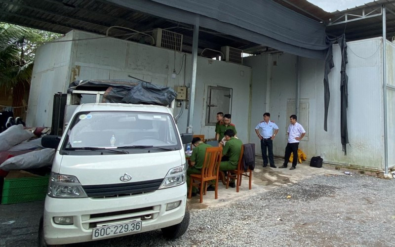 Lực lượng chức năng lập biên bản thời điểm kiểm tra, ngày 21-7.