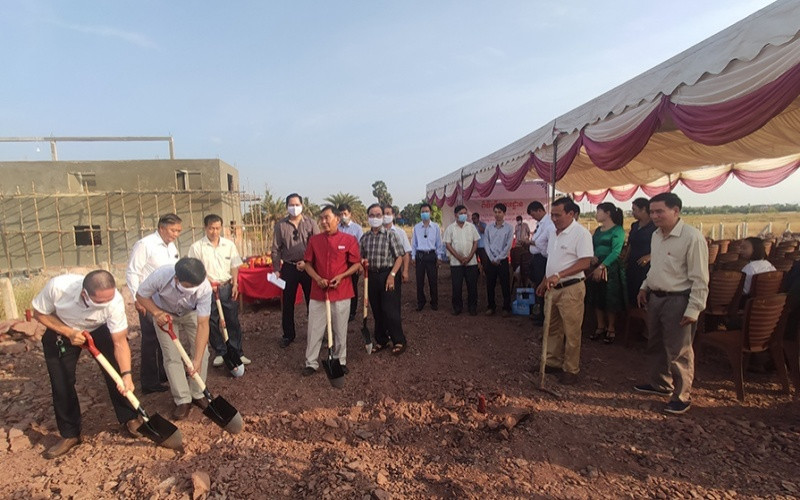 Lễ động thổ xây dựng Nhà cộng đồng của bà con gốc Việt Nam tỉnh Kampot, sáng 27-1.