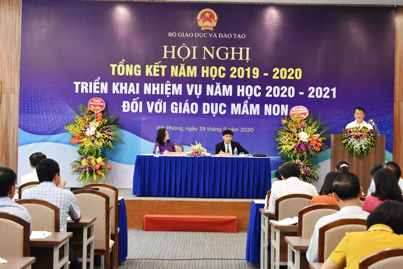 Các đại biểu thảo luận tại hội nghị. 