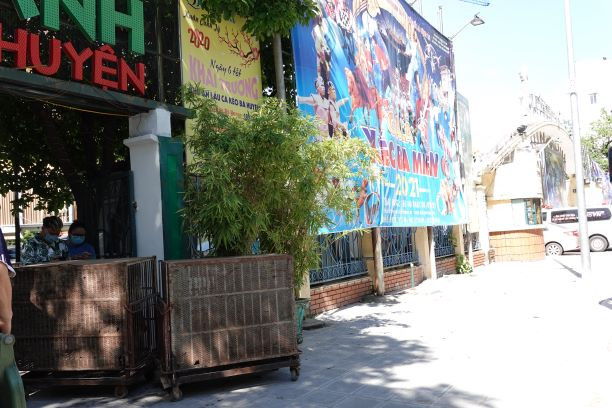 Bốn cá thể gấu cuối cùng của Rạp xiếc Trung ương đã được chuyển và sẵn sàng lên xe về Trung tâm Cứu hộ gấu Việt Nam ngày 15-6.