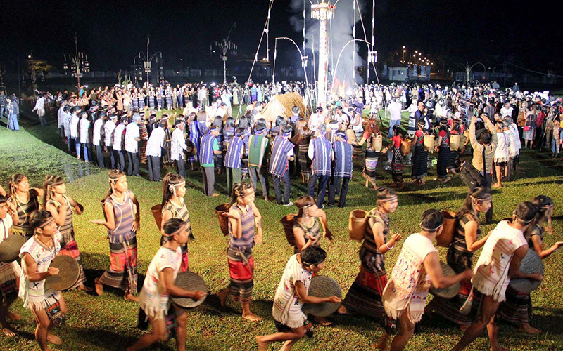 Trong ngày hội buôn làng.