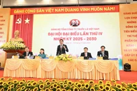Đoàn Chủ tịch điều hành Đại hội Đảng bộ Vinataba.