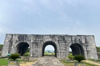 Cổng phía nam Thành nhà Hồ.