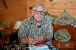 Ông Petr Tsvetov, Phó Giáo sư, Tiến sĩ khoa học lịch sử tại Học viện Ngoại giao thuộc Bộ Ngoại giao Nga, Phó Chủ tịch thứ nhất Hội Hữu nghị Nga-Việt. (Ảnh: XUÂN HƯNG)