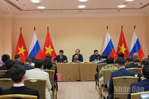 Hội nghị tổng kết hoạt động năm 2025 và triển khai phương hướng nhiệm vụ năm 2026 của Liên hiệp các tổ chức người Việt Nam tại Liên bang Nga. (Ảnh: XUÂN HƯNG)