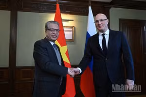Đại sứ Việt Nam tại Liên bang Nga Đặng Minh Khôi gặp, làm việc với Phó Thủ tướng Liên bang Nga Dmitry Chernyshenko.