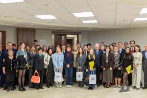 Ban Tổ chức, Ban Giám khảo và các thí sinh chụp ảnh lưu niệm.