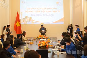 Lễ mít-tinh kỷ niệm 95 năm Ngày thành lập Đoàn Thanh niên Cộng sản Hồ Chí Minh và 25 năm Ngày thành lập Ban Cán sự Đoàn tại Liên bang Nga. (Ảnh: XUÂN HƯNG)