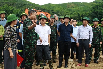 Phó Thủ tướng Lê Thành Long kiểm tra công tác khắc phục thiên tai tại xã Chiềng Sơ, tỉnh Sơn La.