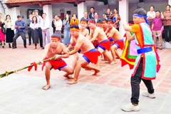 Người dân địa phương trình diễn nghi thức Kéo Mỏ, đã được UNESCO công nhận Di sản Văn hóa phi vật thể đại diện của nhân loại. (ẢNH HL)